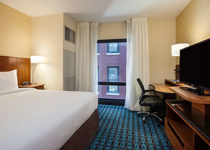 Fairfield And Downtown-river North 3*