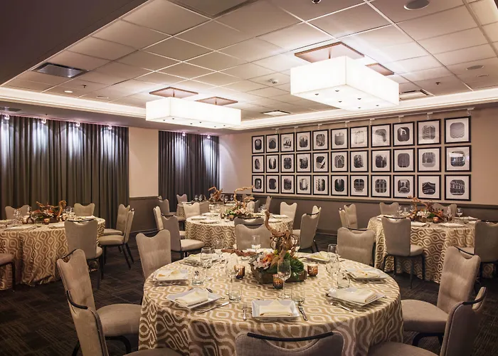 Fairfield And Downtown-river North Hotel 3*