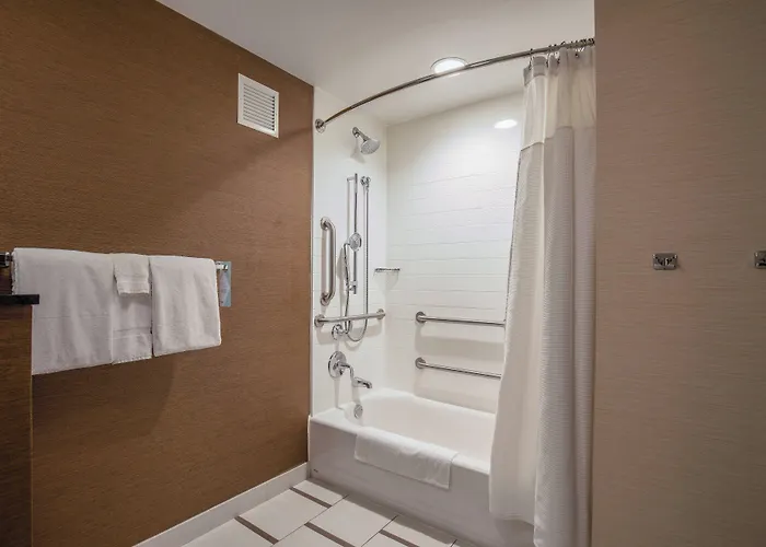 Hotel Fairfield And Downtown-river North 3*