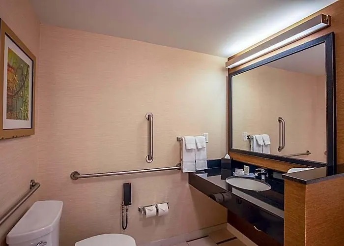 Fairfield And Downtown-river North 3*
