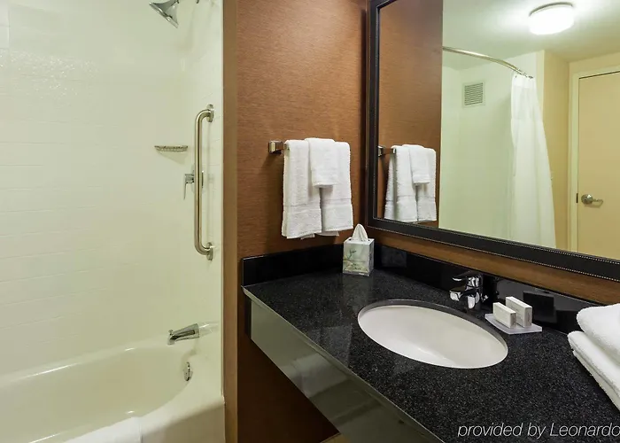 Hotel Fairfield And Downtown-river North 3*